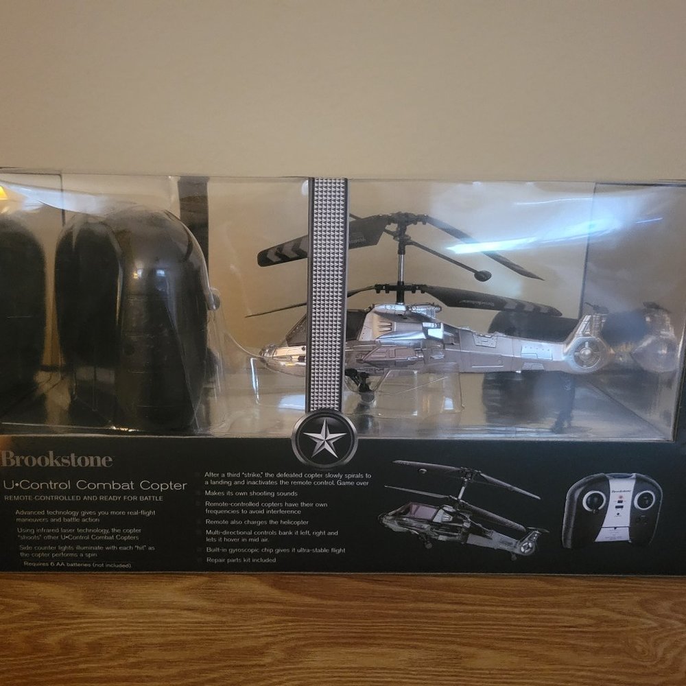 NIB -- Brookstone Silver U Control Remote Controlled Combat Copter - Picture 5 of 6